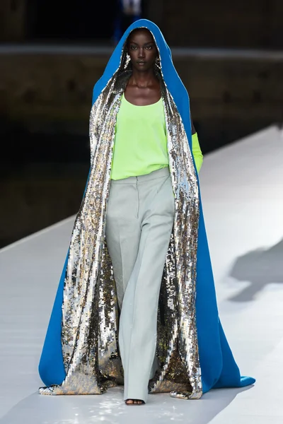Look 15